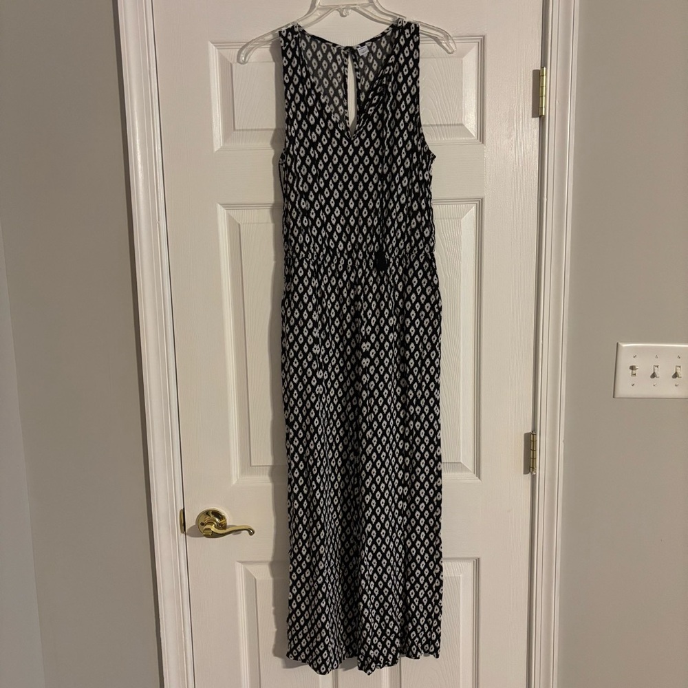 Old Navy Black and White Sleeveless Jumpsuit